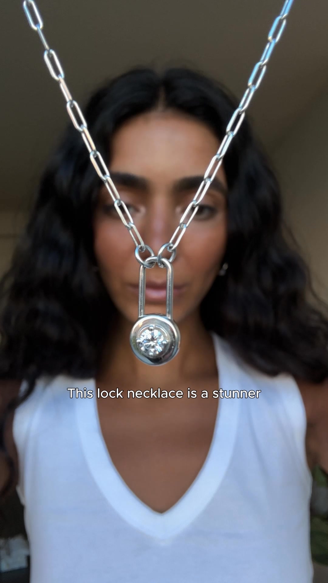 Oak and Luna Facebook ad: Free Shipping & 2 year warranty