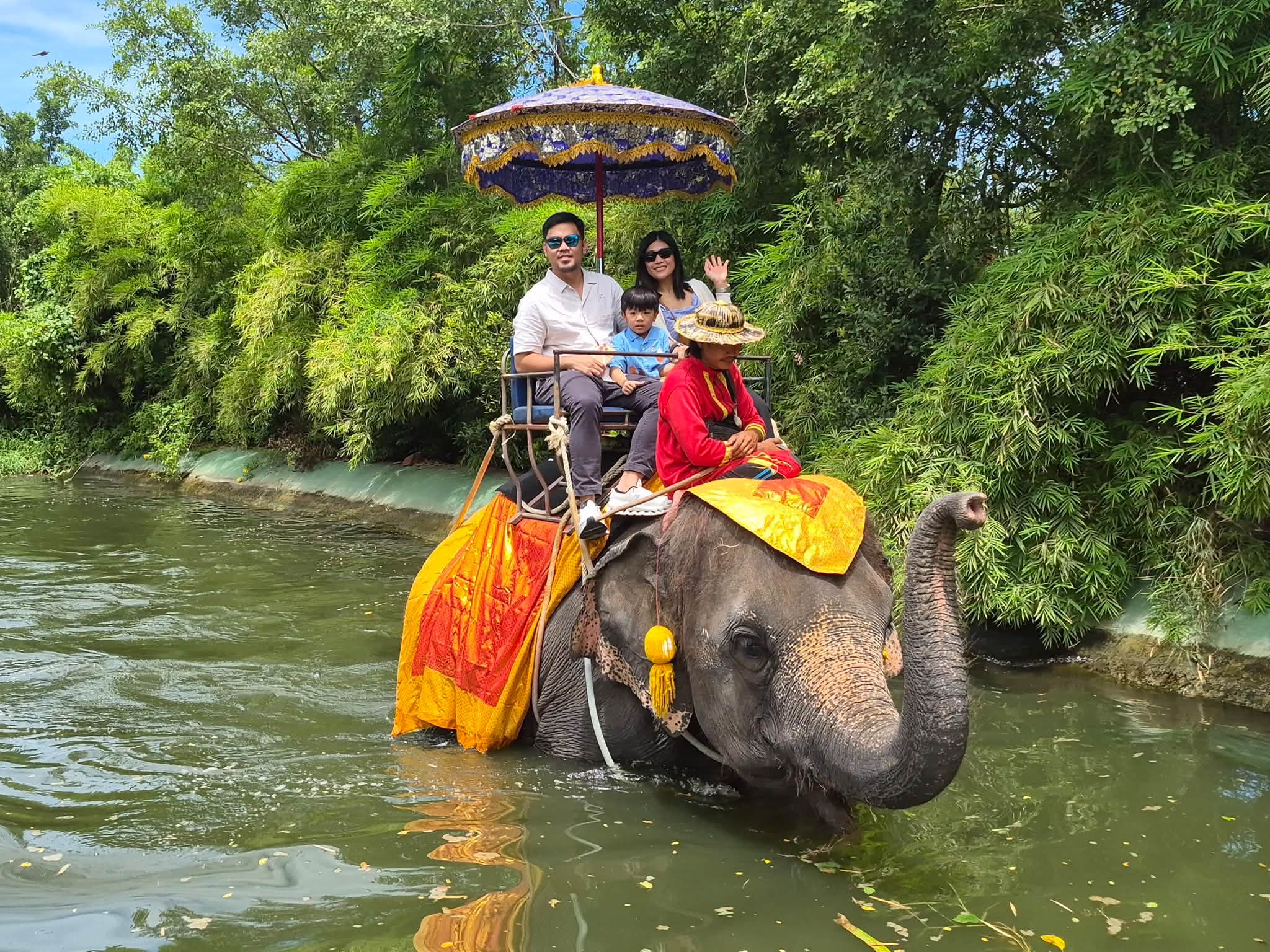thailand luxury van rental Facebook ad: WELCOME TO THAILAND
