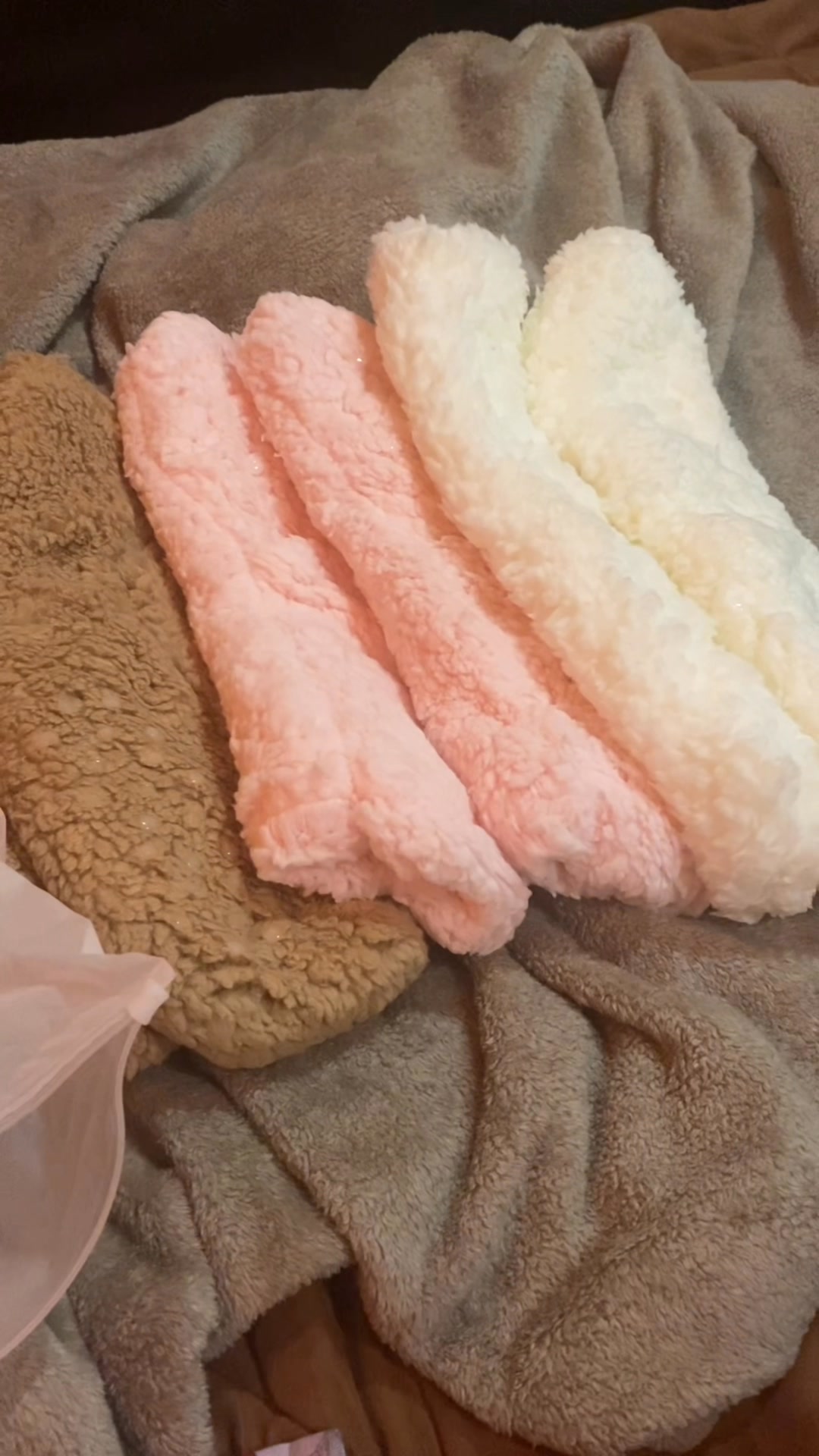 Snug and Cozy Ph Facebook ad: Free Shipping Promo + COD Available!