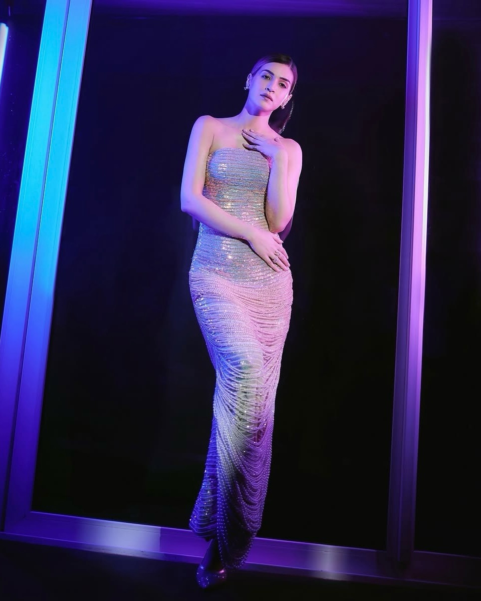Rahul Mishra Facebook ad: Bollywood actress Kriti Sanon @kritisanon wears Rahul…