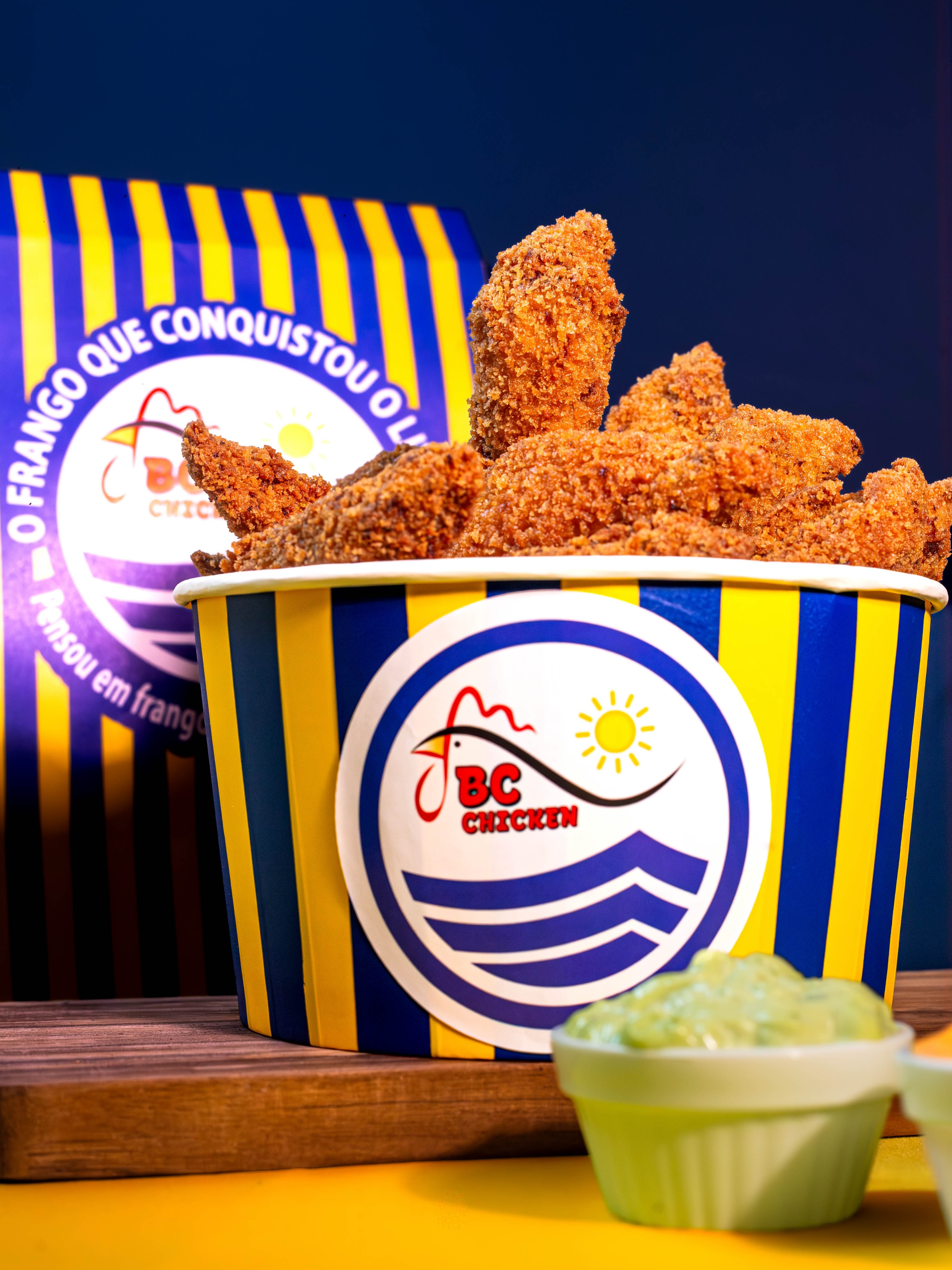 BC Chicken Delivery de Frango Frito Facebook ad: Peça seu balde de franguinho frito