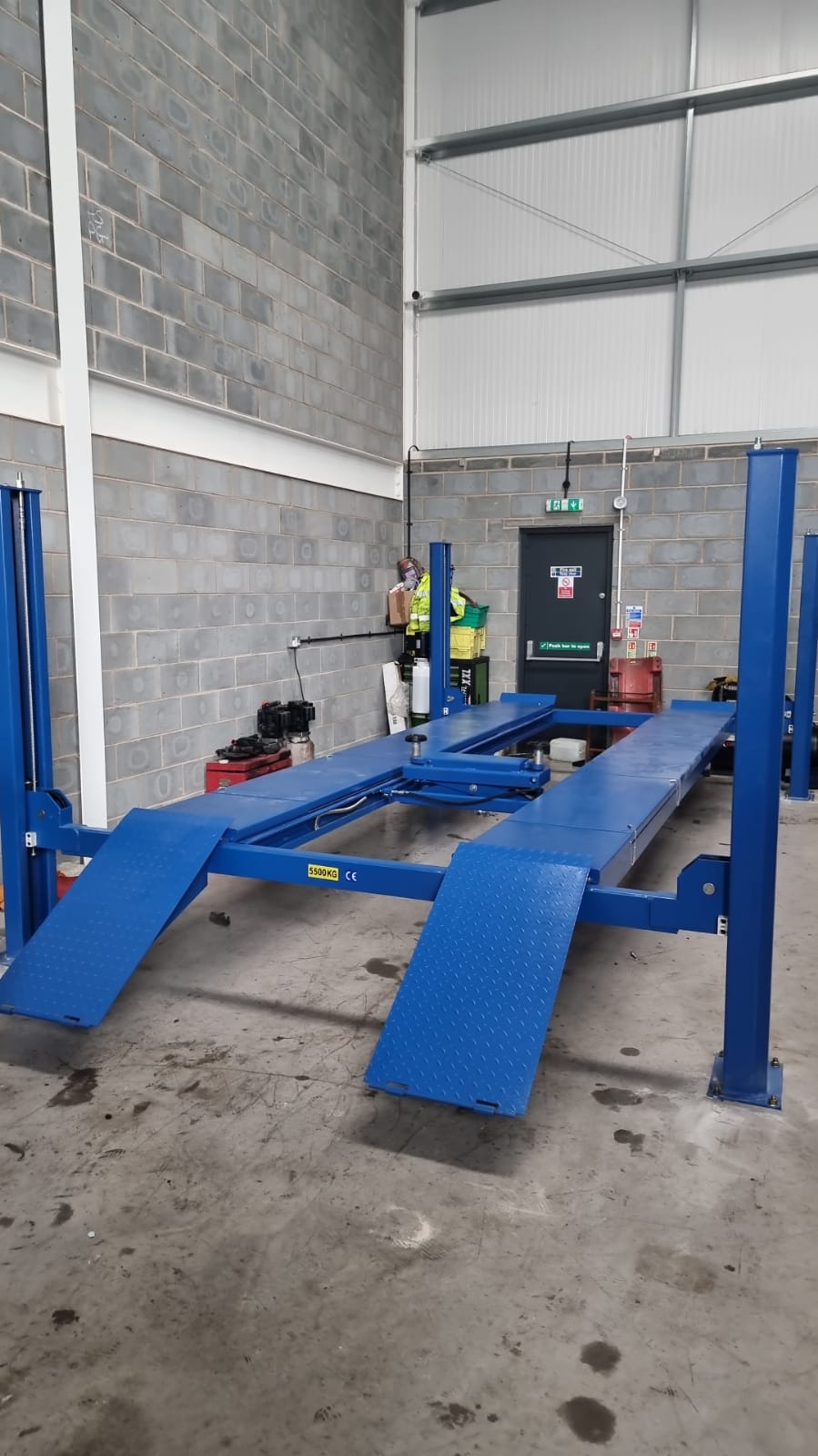 Pro Garage Lifts Facebook ad