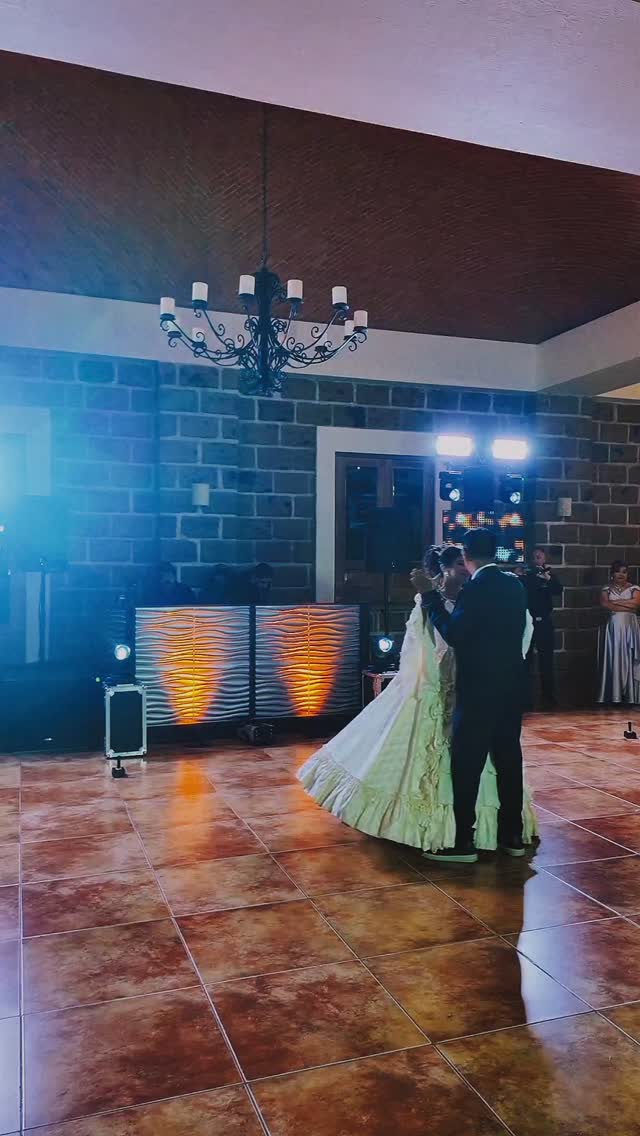 Dj Ivan Vazquez Facebook ad: Producción Integral para XV Años | Cotiza tu fecha