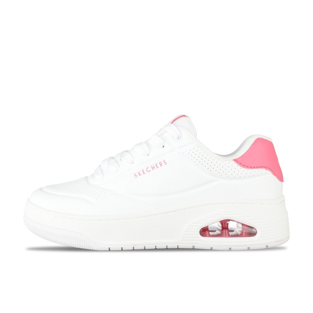 dpstreet Facebook ad: Encuentra los sneakers en tendencia aquí