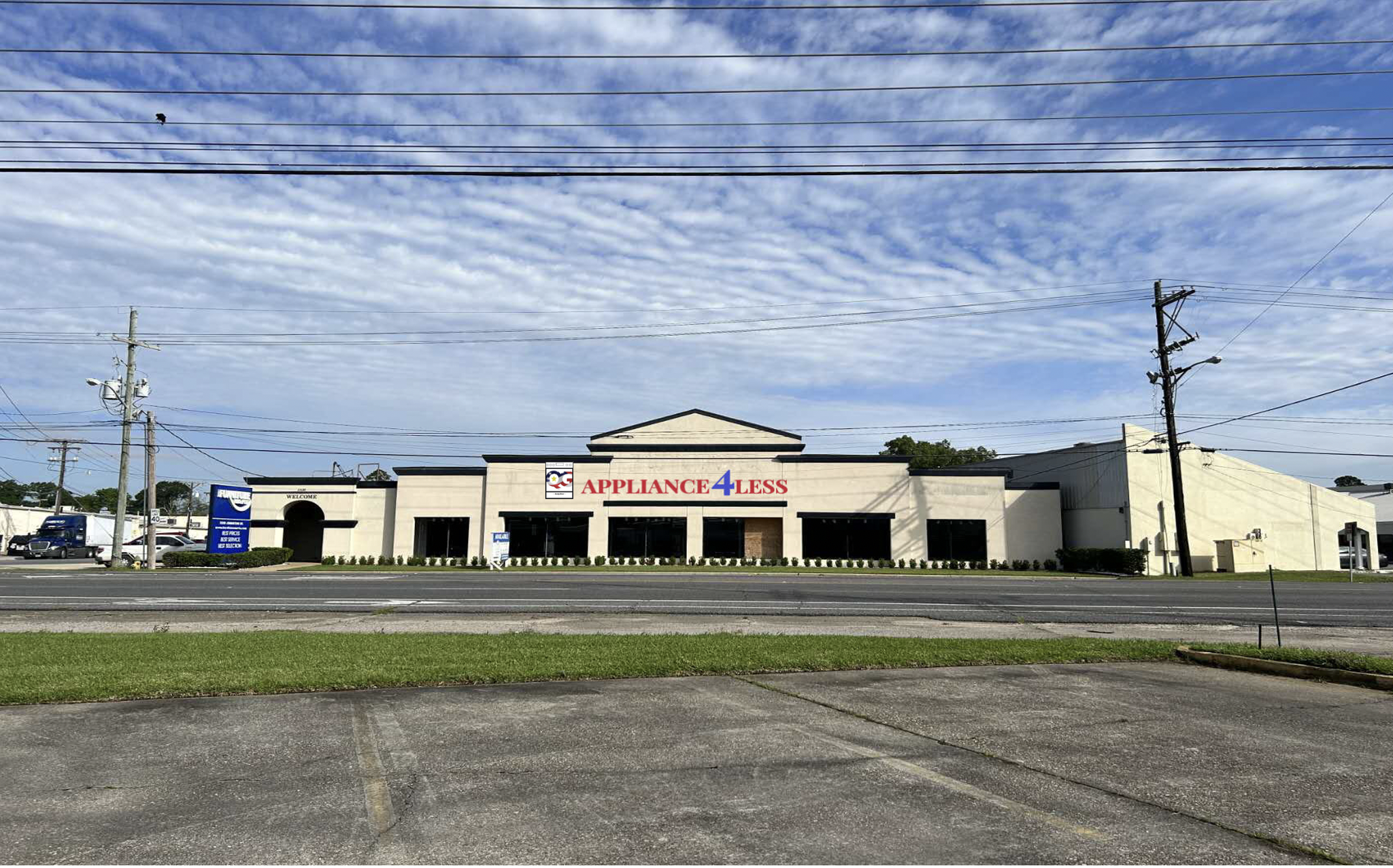 Appliances 4 Less Lafayette Facebook ad: Best discounted appliances in town!