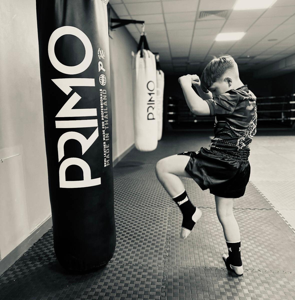 Parabellum MUAY THAI Facebook ad: SHY CHILD? THIS HELPS