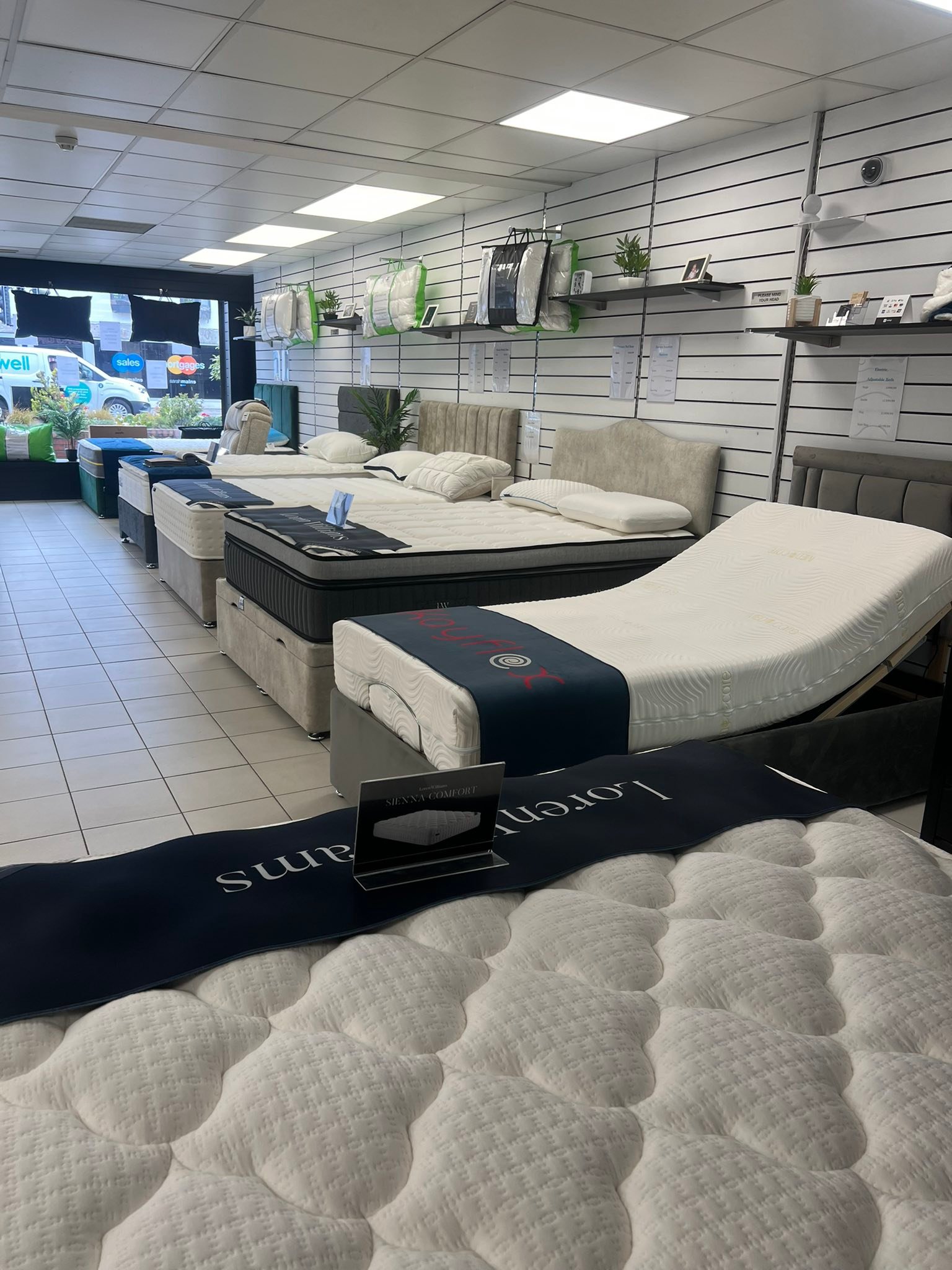Ssleep Facebook ad: SPRING SALE NOW ON