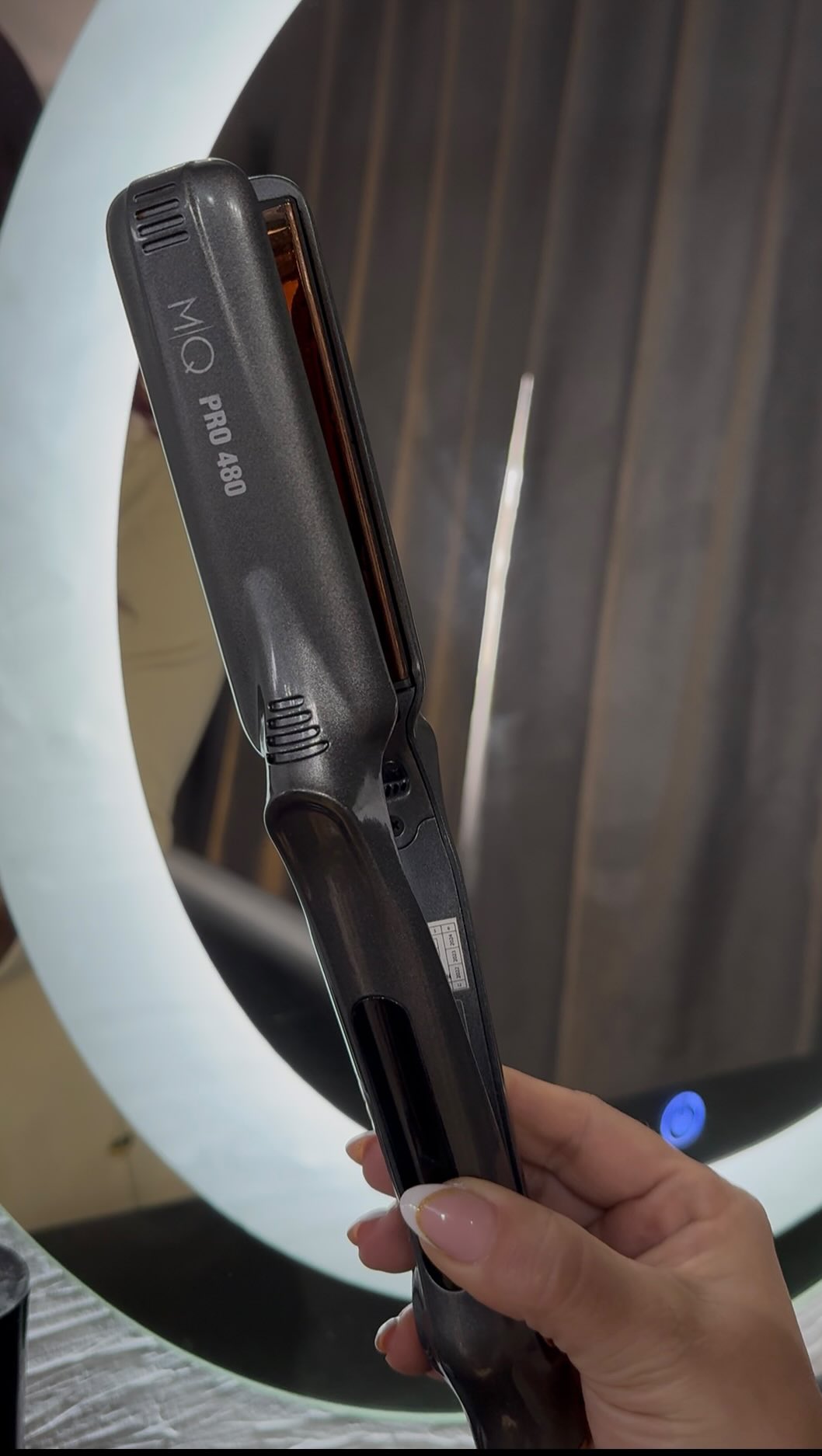 MQ Professional Hair Styling Facebook ad: Já viu uma prancha que entrega antes mesmo…