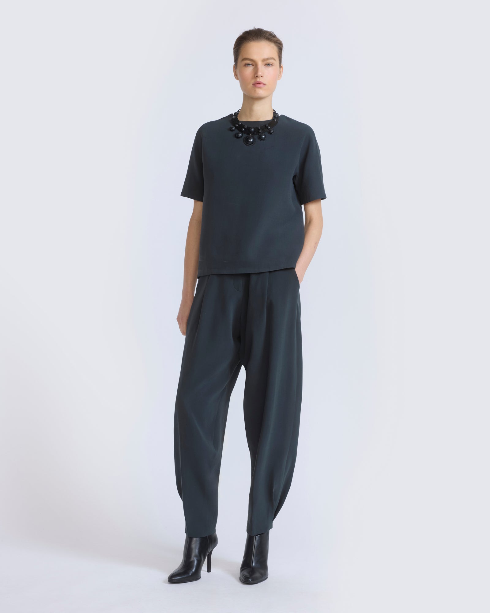 Yves Salomon Facebook ad: Découvrez la nouvelle collection Automne-Hiver 2027 Yves…