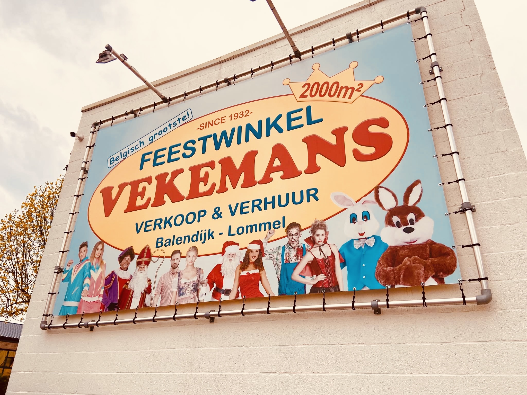 Feestshop Vekemans Facebook ad: Feestshop Vekemans in Lommel, dat is 2000m² feestplezier…