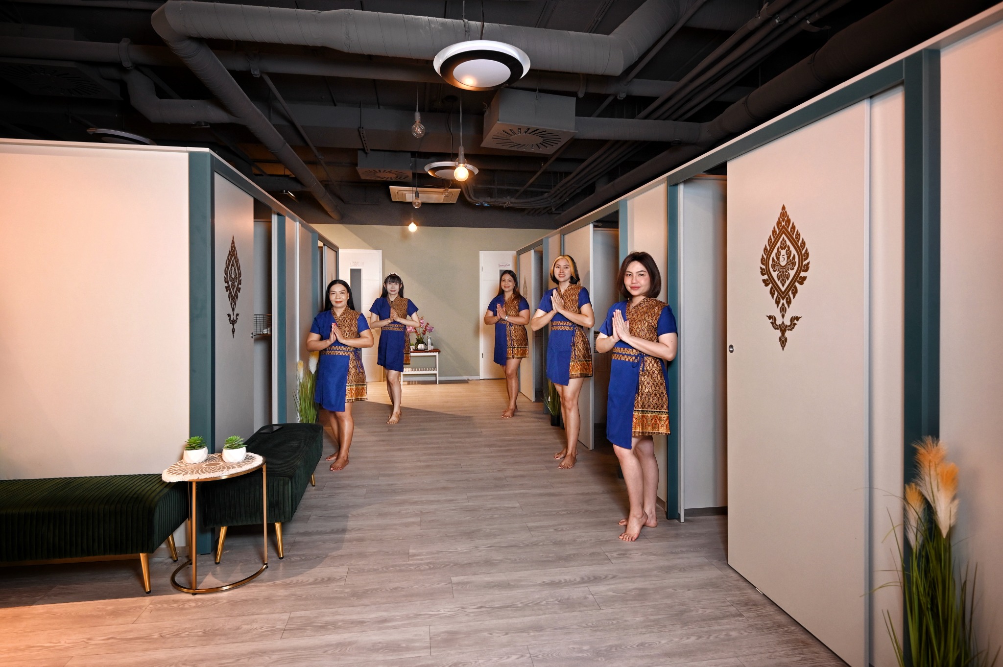 Goldfingers Thai Massage Gobuda Facebook ad from Dec 19, 2025