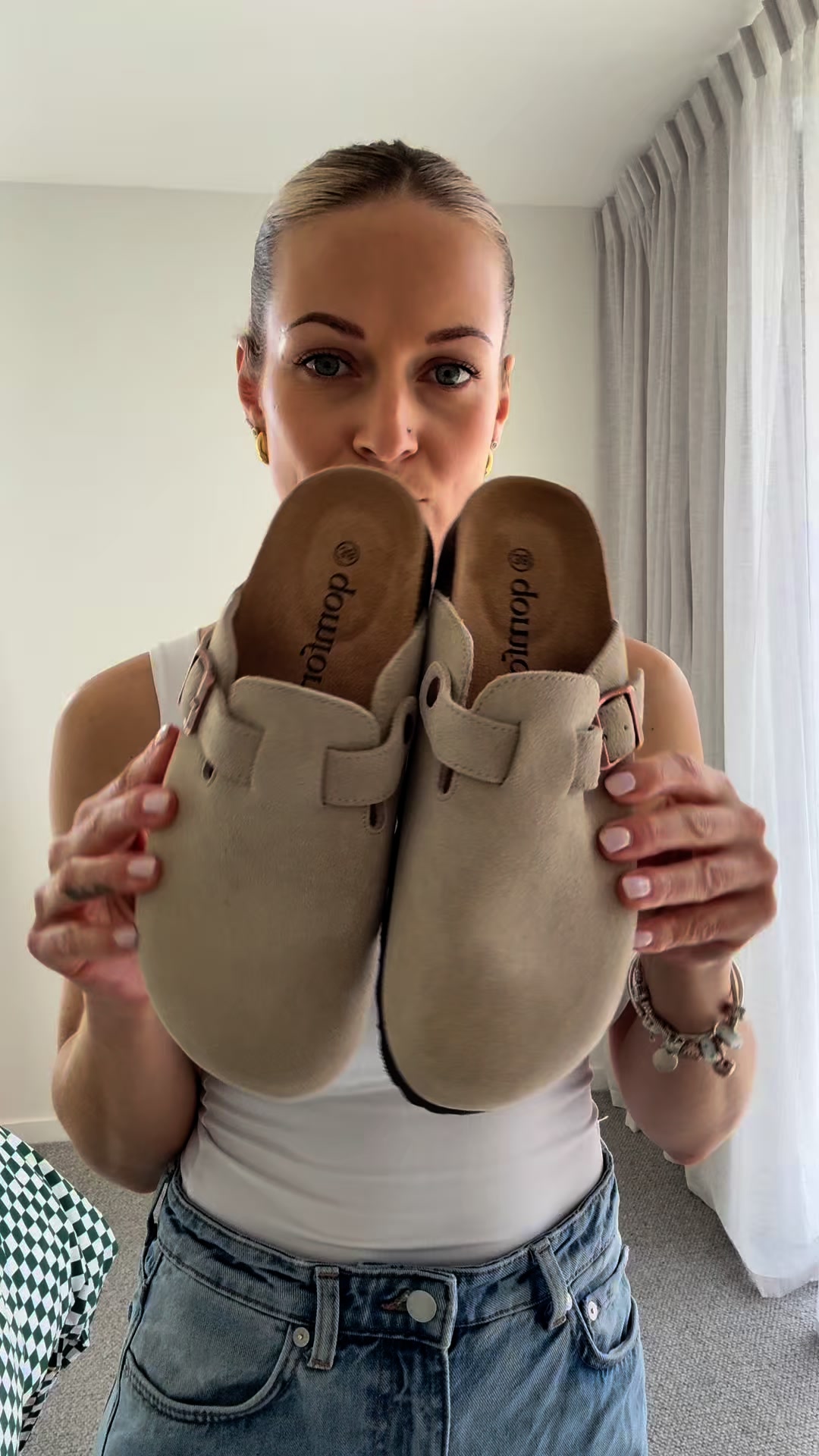 Qomfort Co. Facebook ad: SAVE 40% ON QOMFORT'S CLOGS