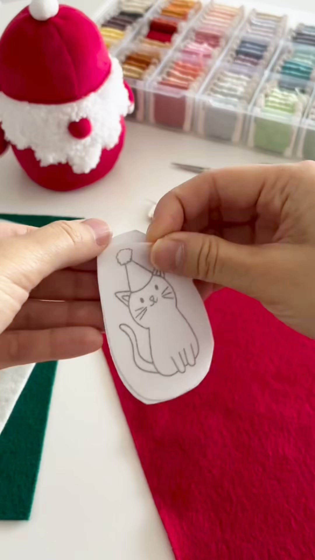 Clever Poppy Facebook ad: Turn wash away stickers into Christmas gift tags!