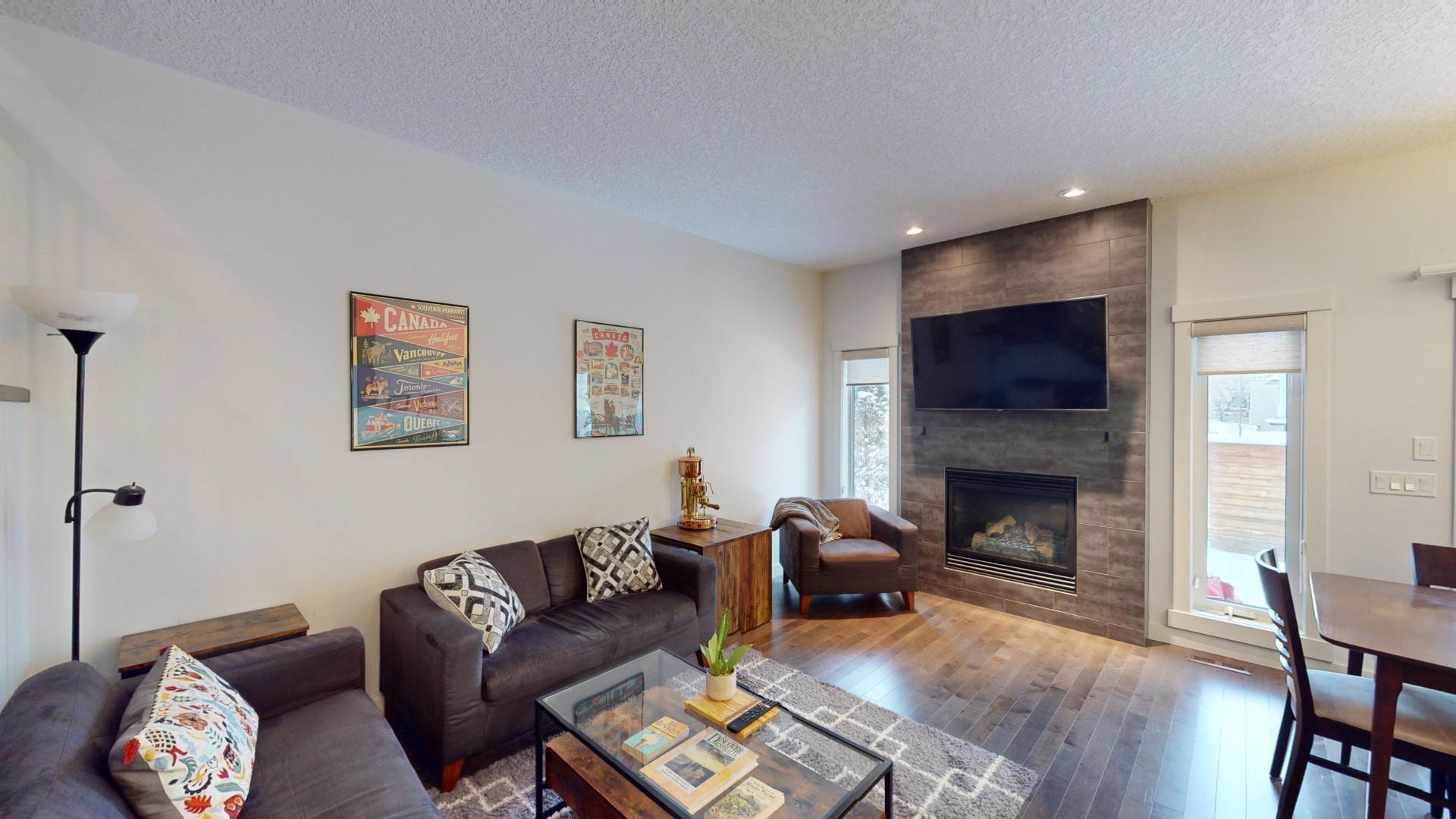 Liv Liv Facebook ad: 3 Beds 4 Baths Townhouse