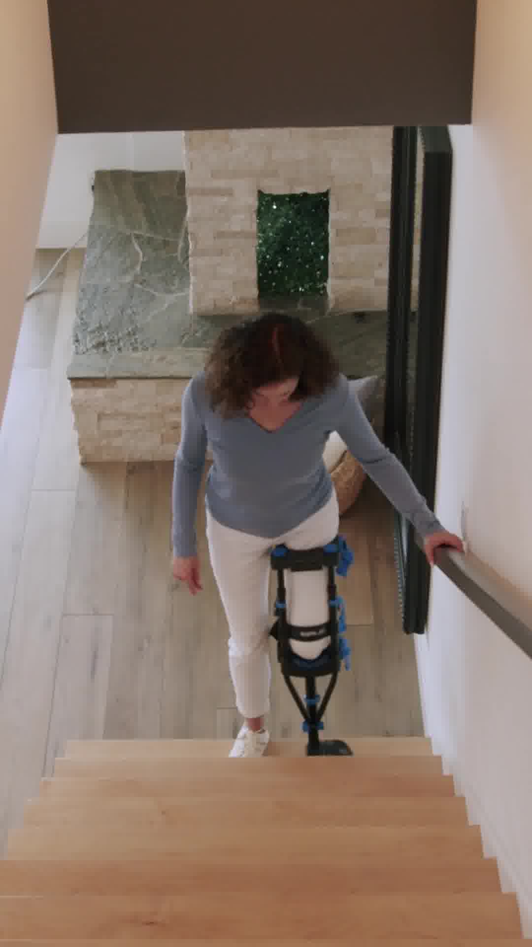 iWALKFree Facebook ad: Hands-Free & Pain-Free