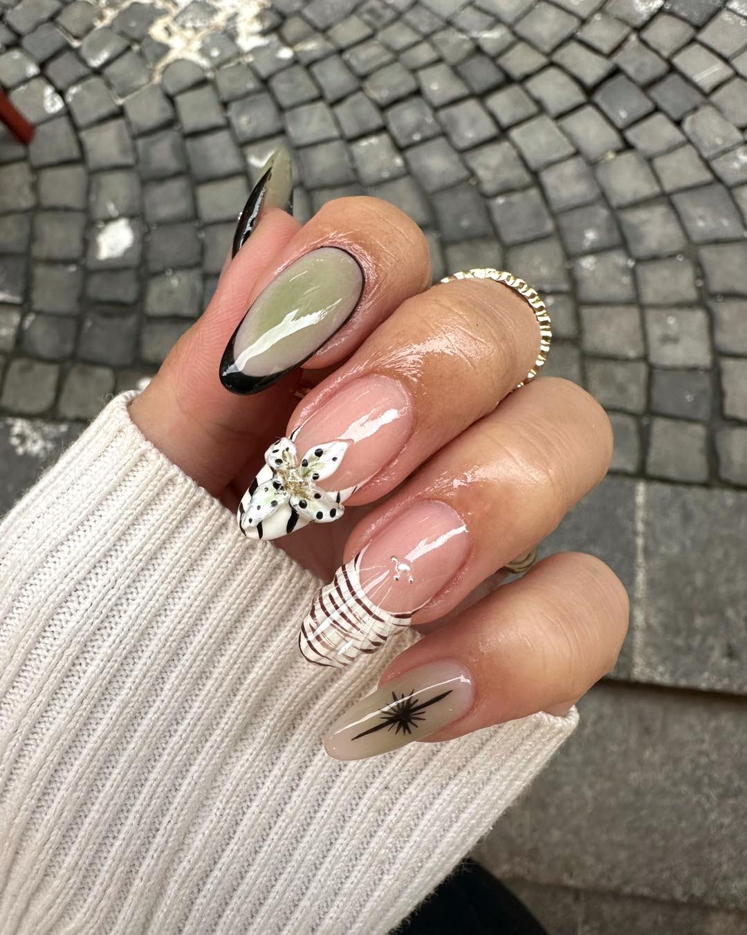Feminity Nails & Lashes - Lausanne Facebook ad