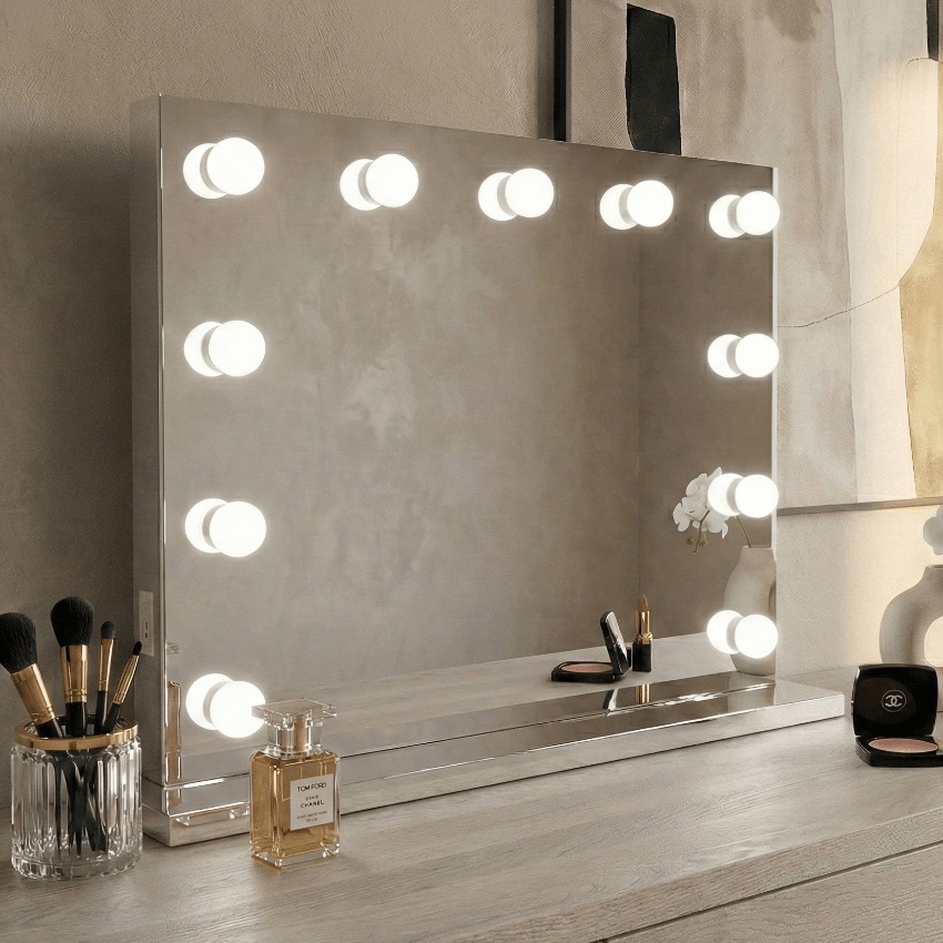 Hollywood Mirrors Facebook ad