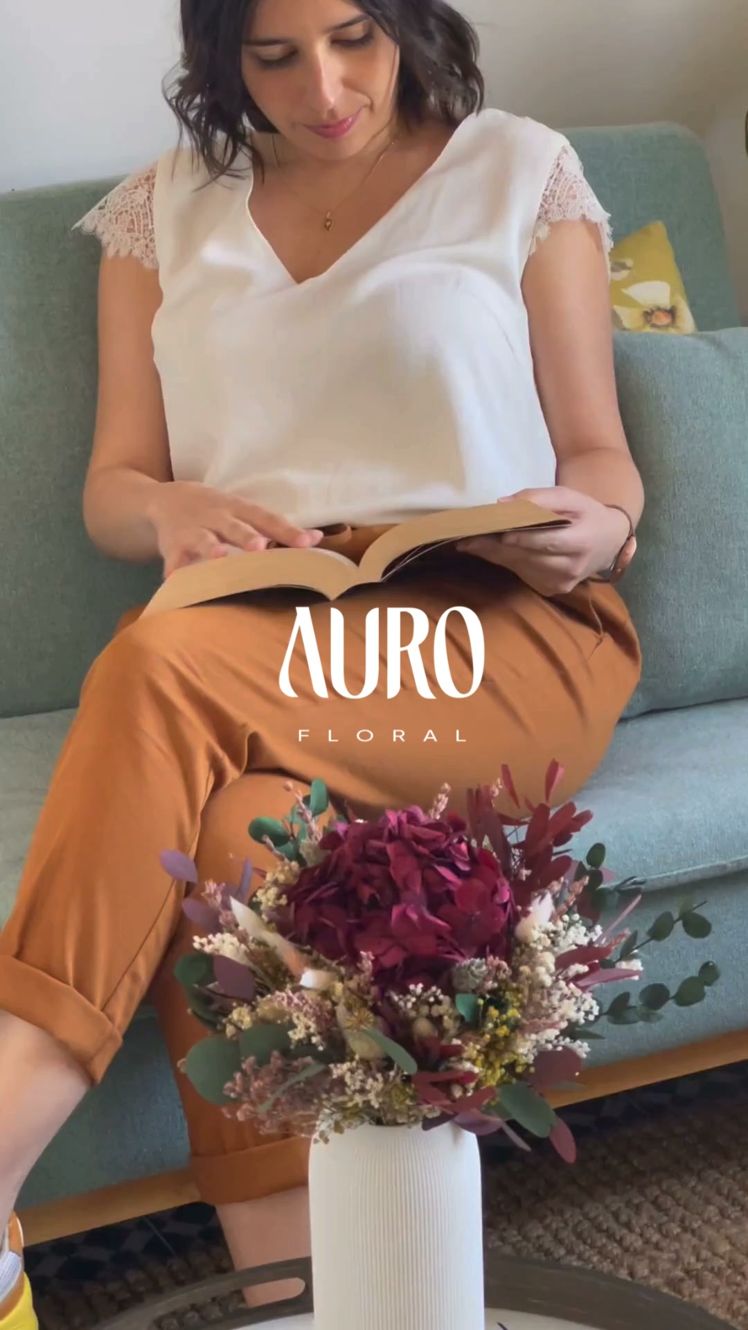 Auro Floral Facebook ad: Las flores y regalos más deseados