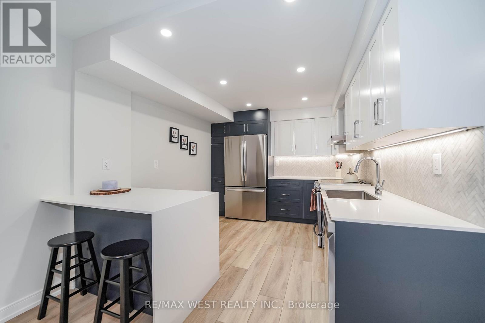 Frank Leo & Associates Re/max West Realty Inc Facebook ad