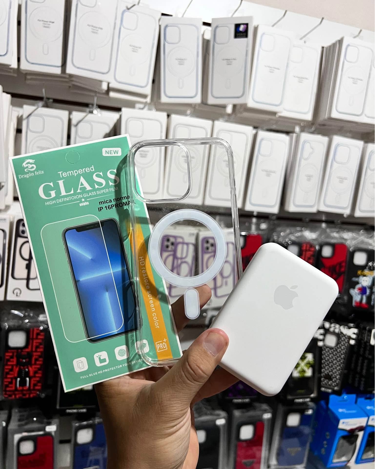 Zaid Valdez Facebook ad: Vendo case MagSafe con cristal templado + powerBank…