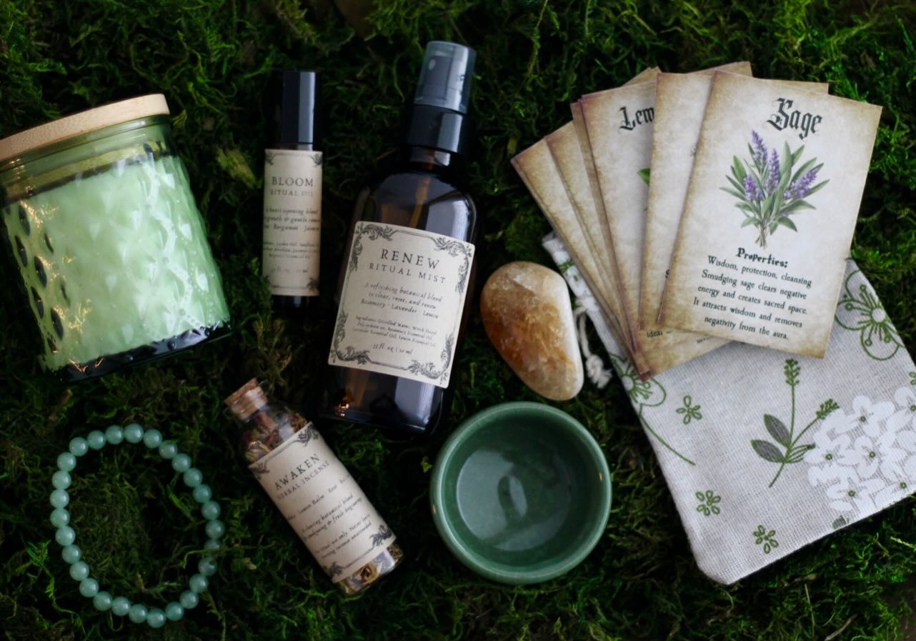 Ritual + Root Facebook ad: Introducing the 𝗥𝗶𝘁𝘂𝗮𝗹 + 𝗥𝗼𝗼𝘁 𝗦𝗲𝗮𝘀𝗼𝗻𝗮𝗹…