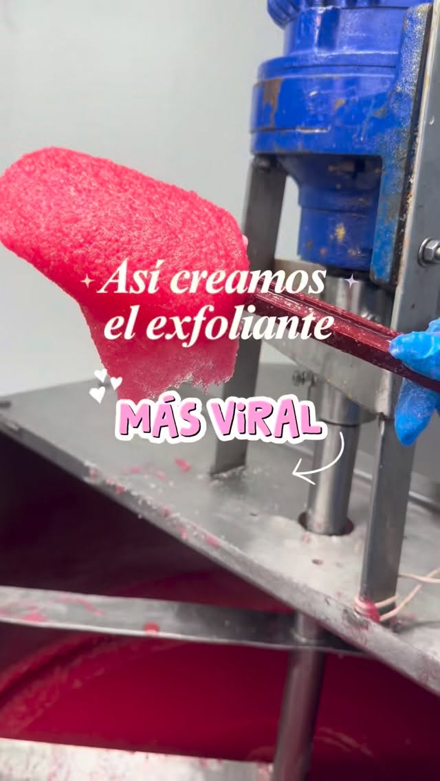 Vive. Beauty Facebook ad: Nuestro exfoliantes de azúcar se han convertido en…
