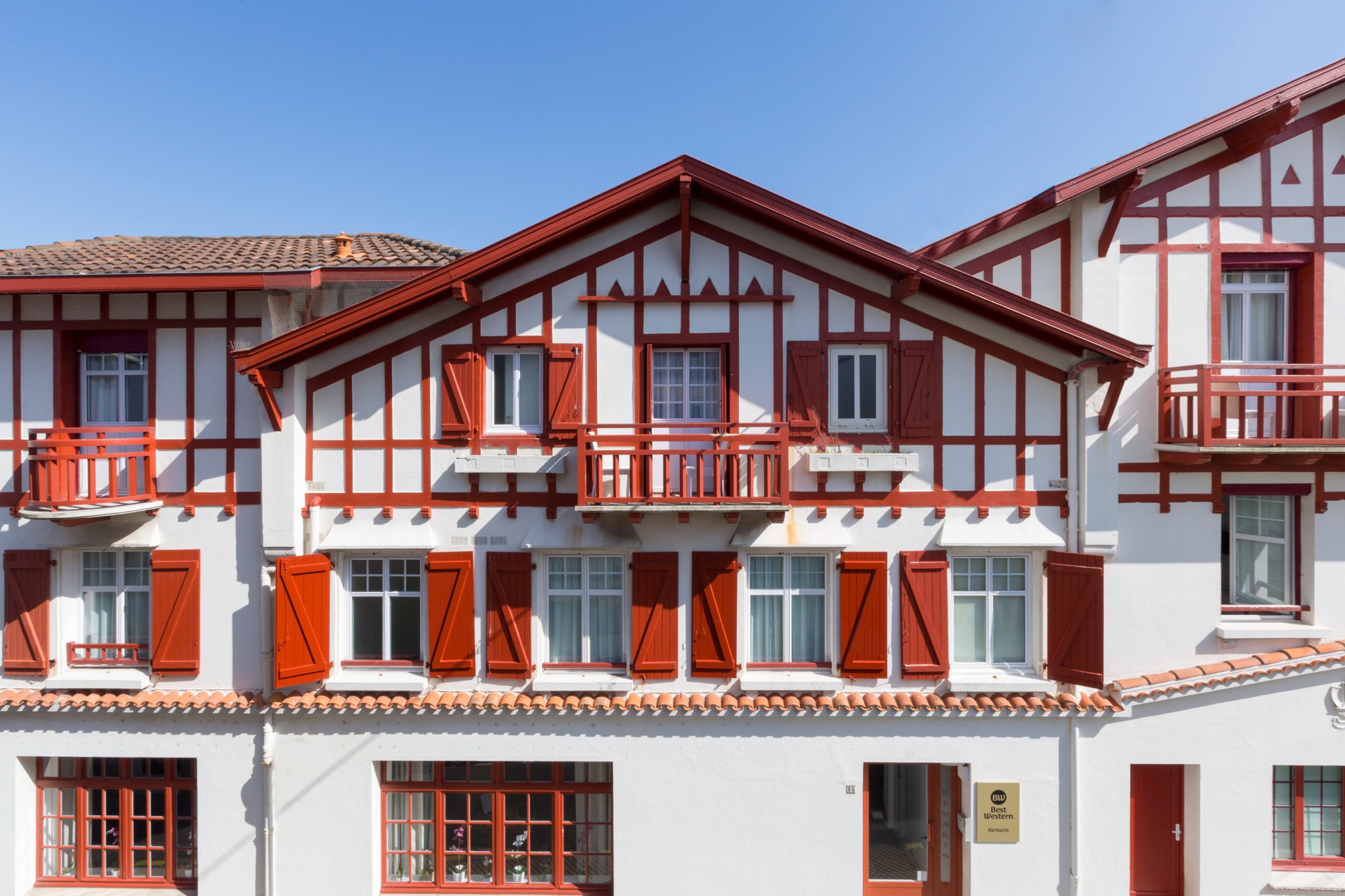 Hôtel Kemaris Biarritz Facebook ad from Oct 27, 2025