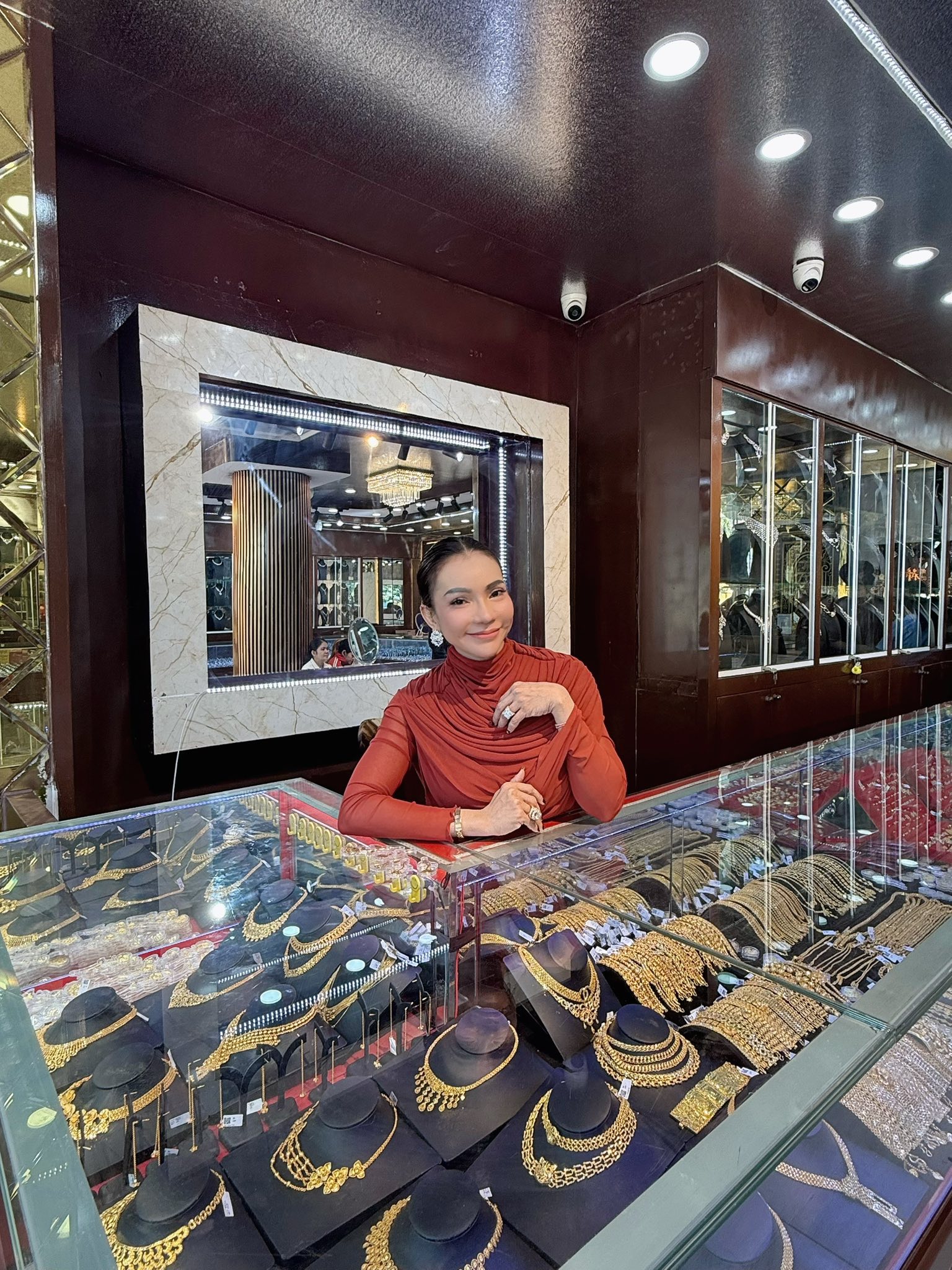 ទ្រី ដាណា Dana Try Facebook ad: ចង់បានមាសពេជ្រមកហាងចែដាណាណាបងប្អូន…