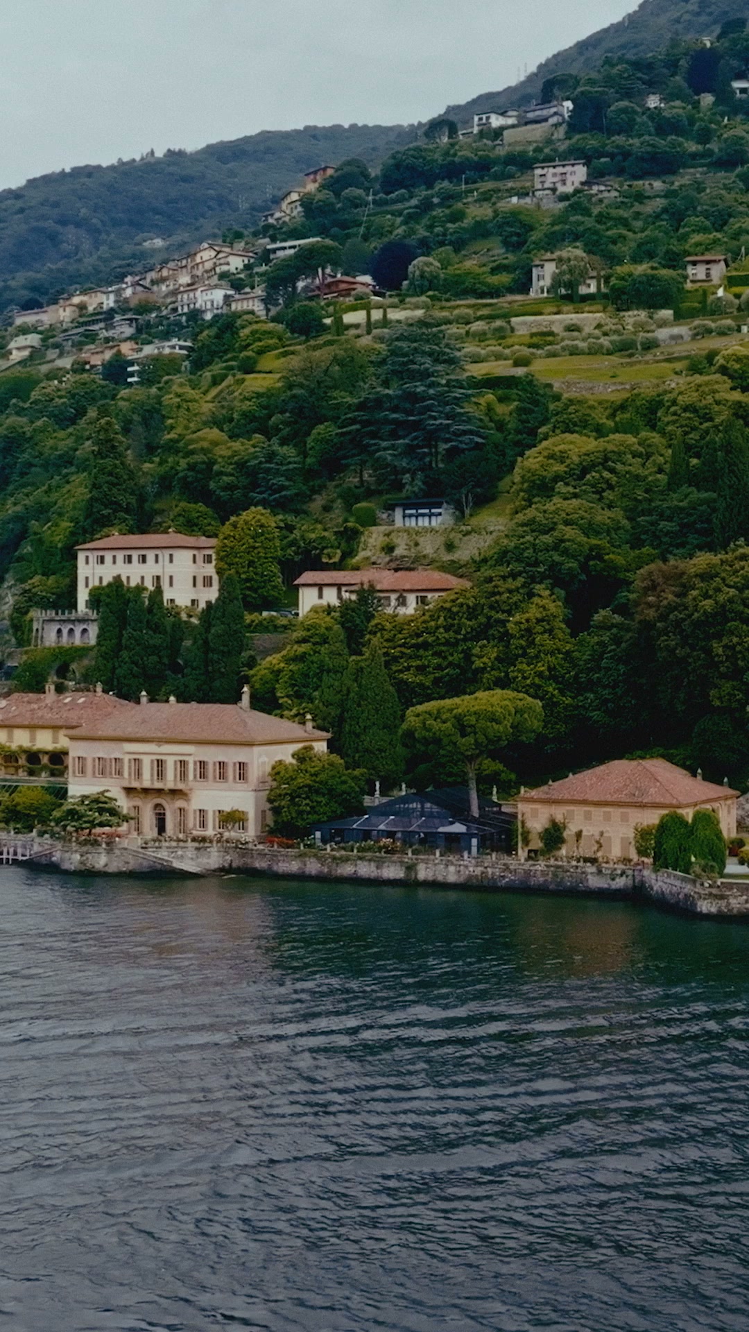 El Ganso Facebook ad: El Lago de Como, brisa marina + dolce…