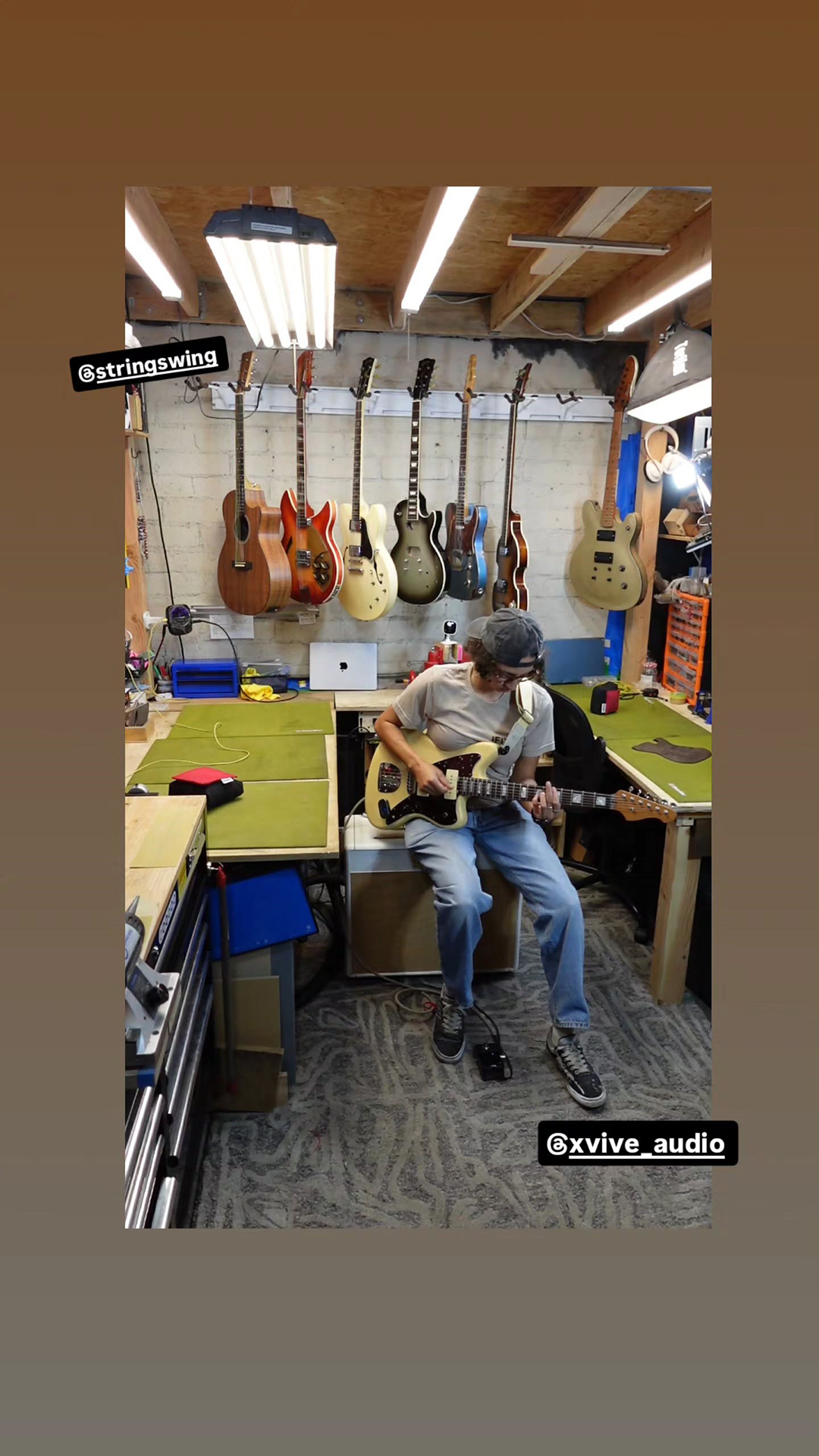 String Swing Displays Facebook ad