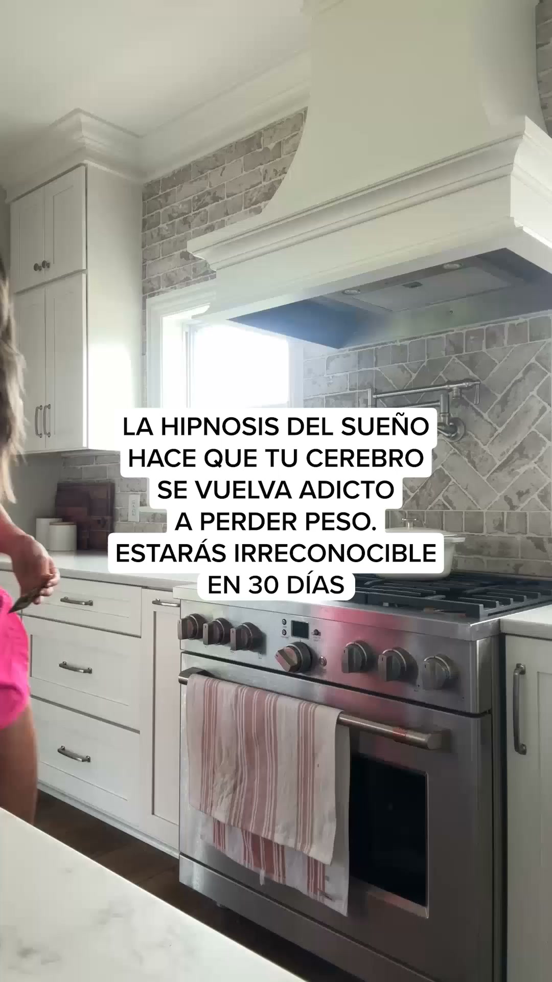 Kure for Hypnotherapy Facebook ad: Presiona play. Cierra los ojos. Cambia todo