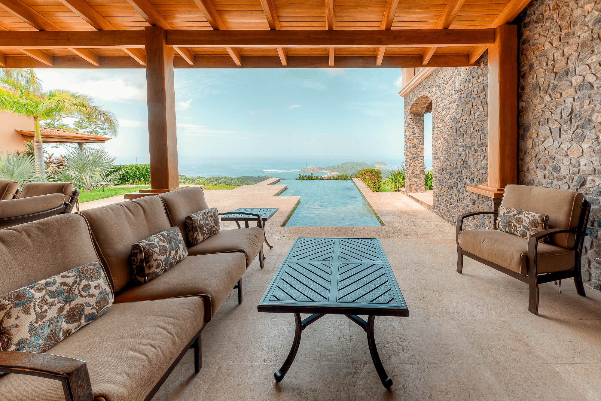 Ventanas del Mar Facebook ad: Wake up to the Pacific.