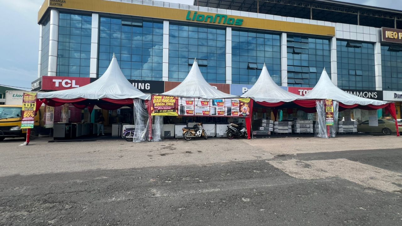 Lionmas Furnishers HQ Facebook ad: Massive Clearance & Canopy Sale @ Lionmas Segamat