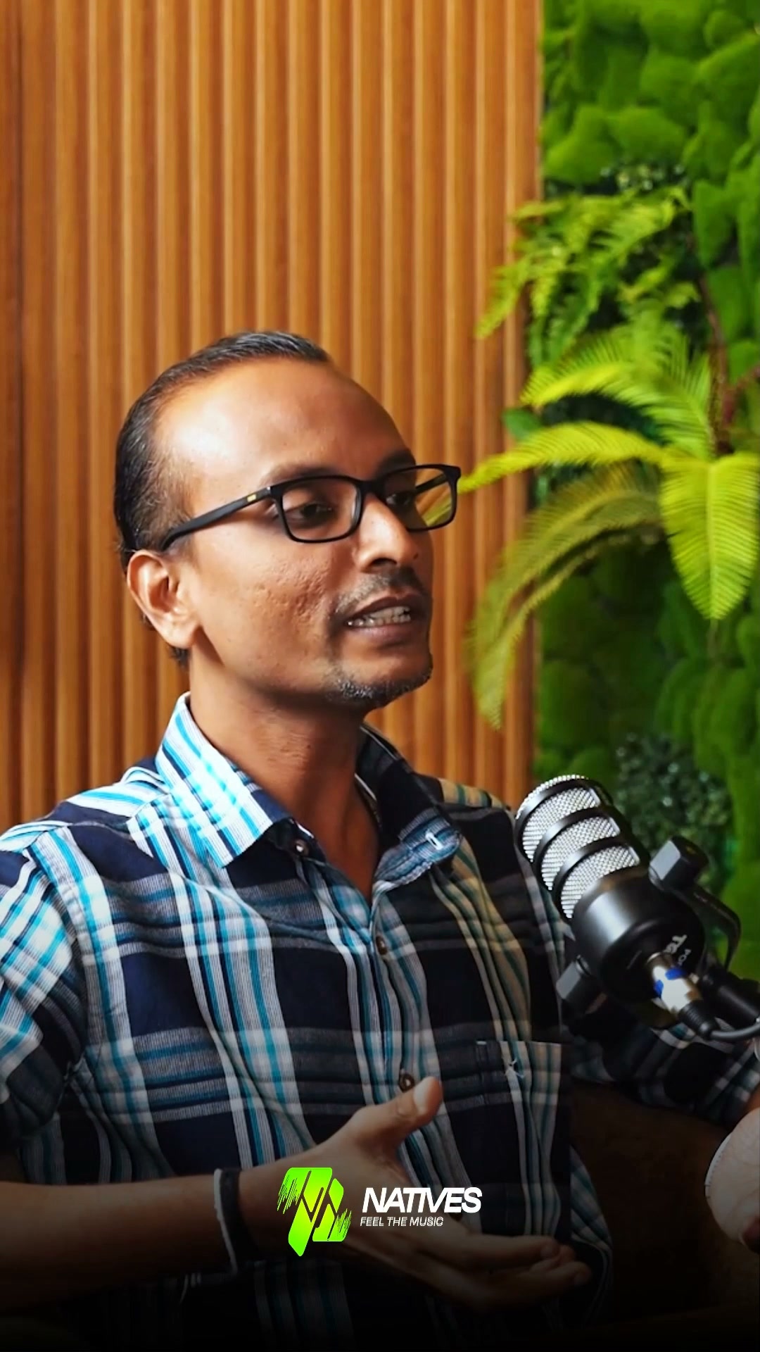 Tharindu Dissanayake Facebook ad: SOUND TO PROFESSIONAL STAGE