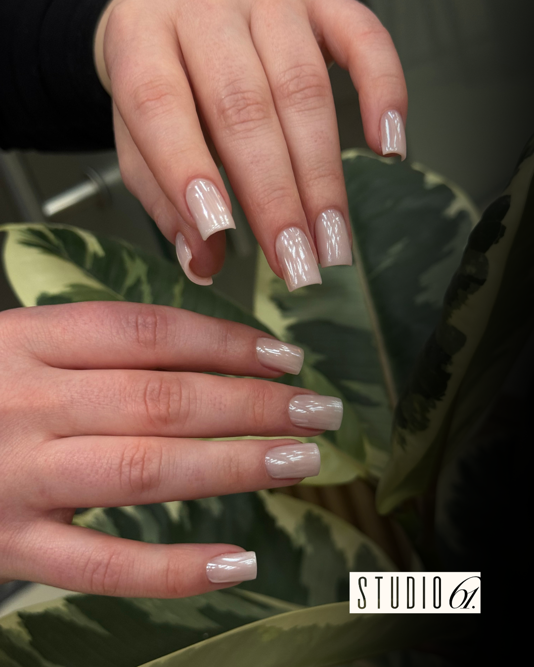 61 Studio Facebook ad: Стойкий маникюр: Grzybowska