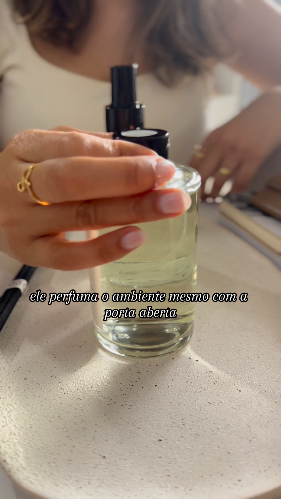 Maria’s Essences Facebook ad: O aroma mais amado da Maria's Essences.