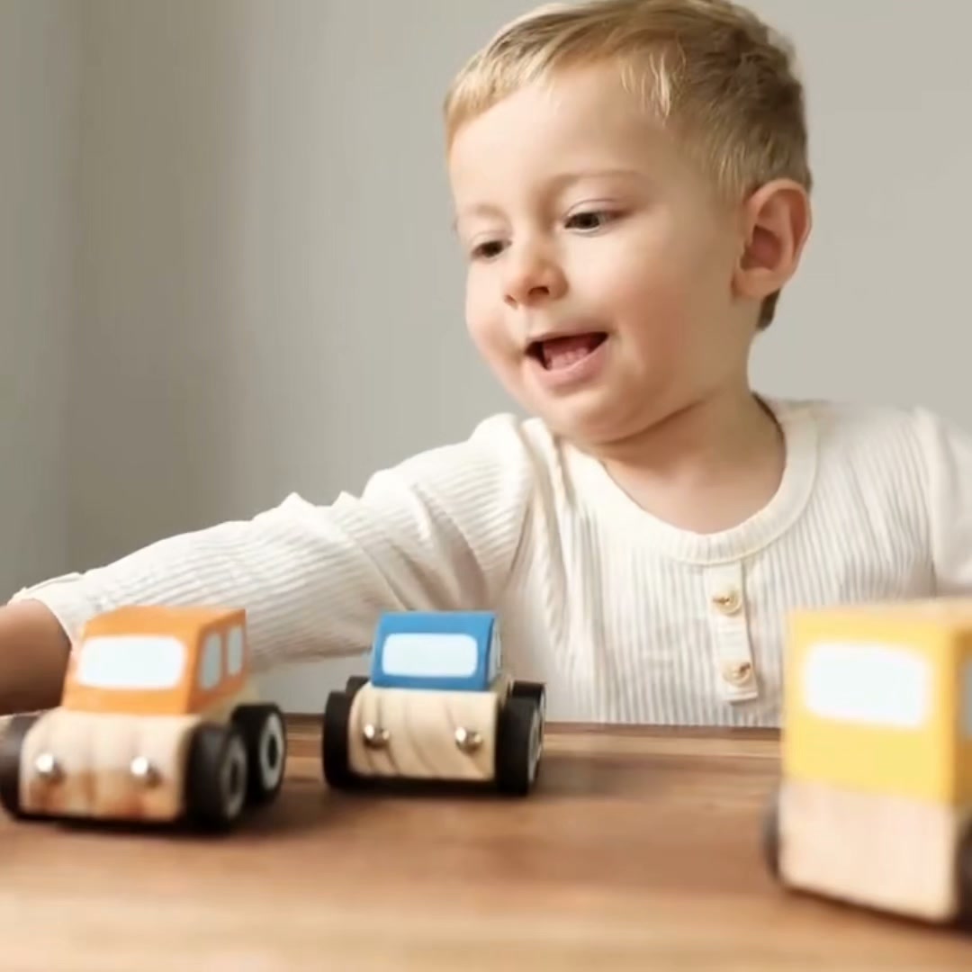 Master Crafts DIY Facebook ad: Build a Toy They'll Never Forget