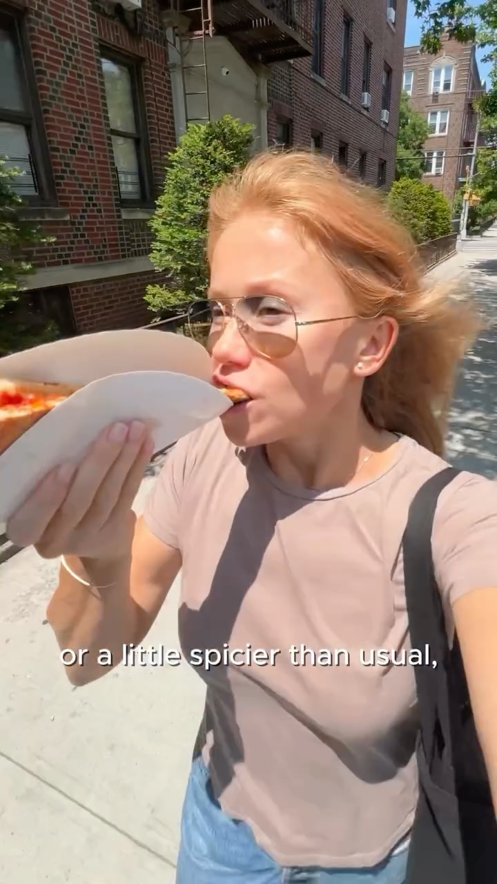 Вера Мулинцева Facebook ad: Busy days sometimes mean eating on the go…