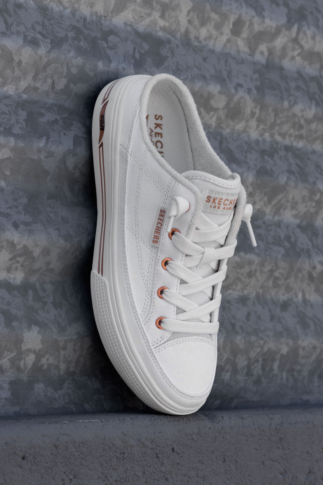 SKECHERS Facebook ad