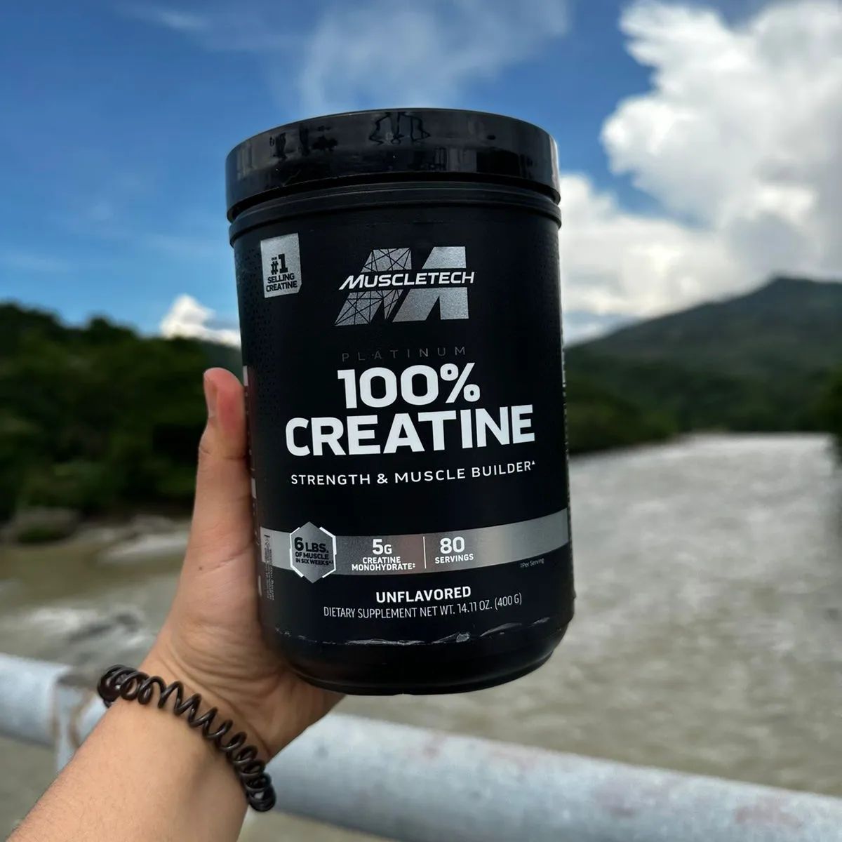 elite_supps_sv Facebook ad: variedad de suplementos para gym
