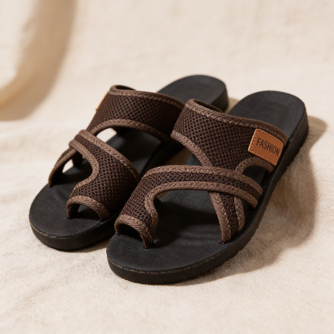 Nicole's Foundry Facebook ad: Comfortable Sandals for Everyday Walking