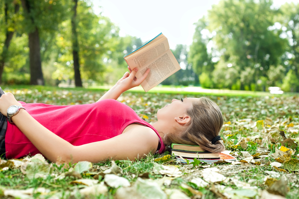 Hangover Books Facebook ad: Like my page for great book recommendations!