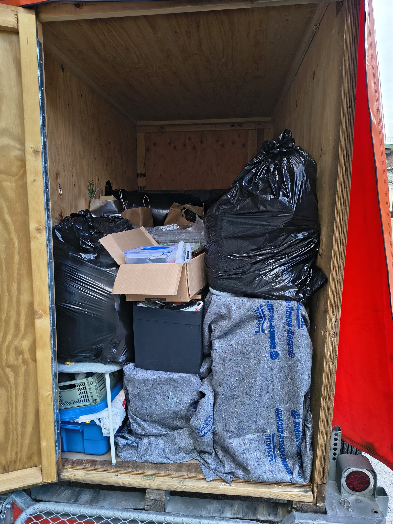Jean-François Raymond Livraison Facebook ad: Load u-boxes. Container call us Text us visit…