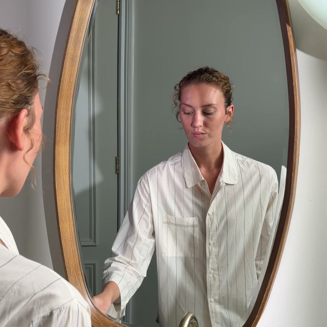 Elemis Facebook ad: Illuminates. Smooths. Firms