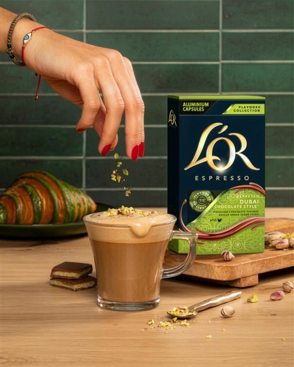 L'OR Espresso Facebook ad: Un espresso. Mil formas de elevarlo