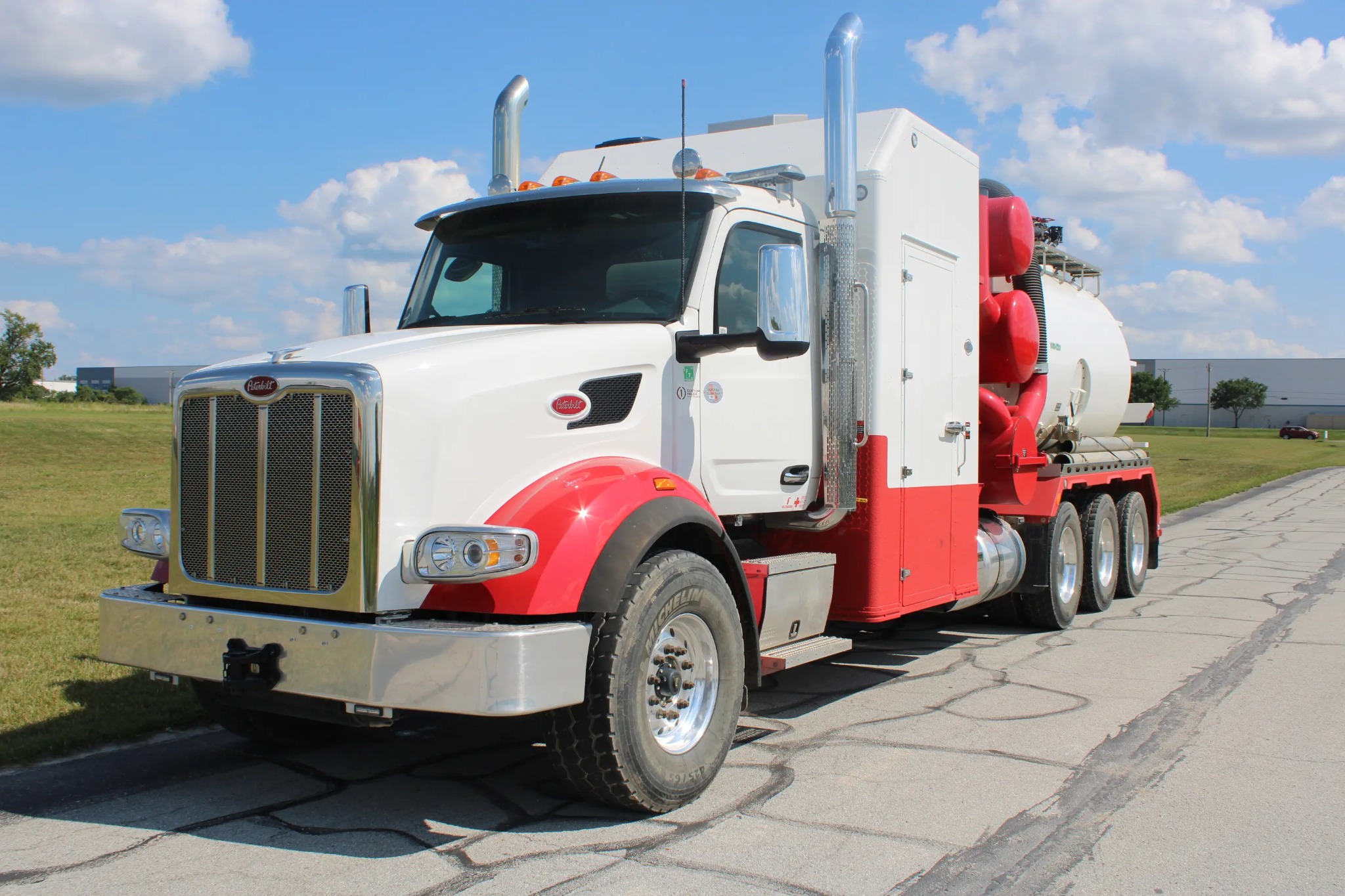 Garage: Buy & Sell Vehicles & Equipment Facebook ad