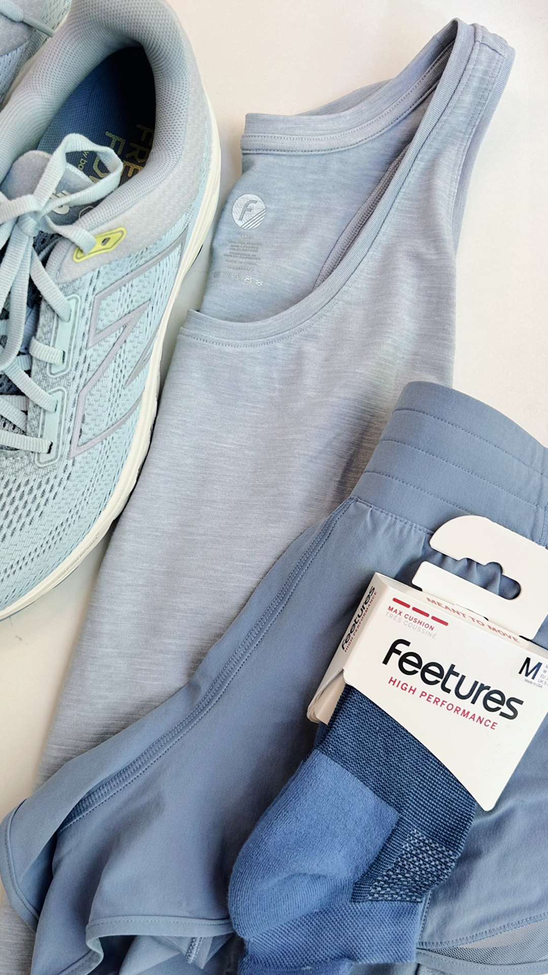 Feetures Facebook ad