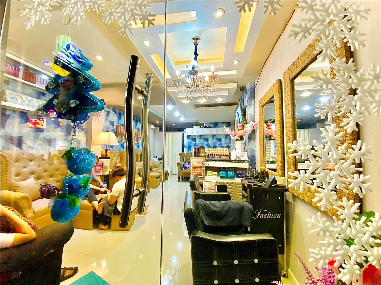Amir Royal Spa & Salon Facebook ad: ๐๐ค๐ช ๐๐๐จ๐๐ง๐ซ๐ ๐ฃ๐ค๐ฉ๐๐๐ฃ๐ ๐๐ช๐ฉ ๐ฉ๐๐โฆ