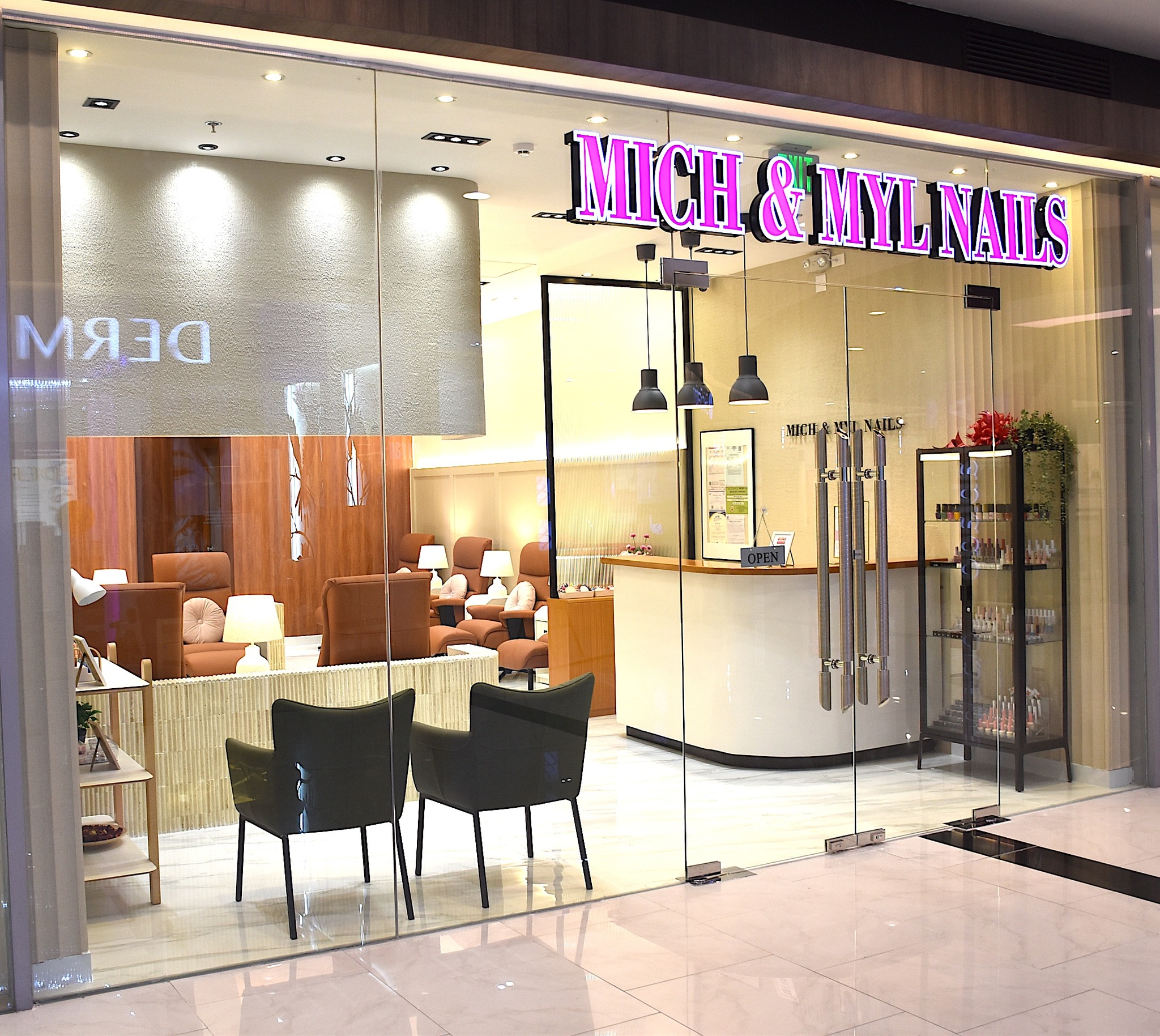 MICH & MYL NAILS Facebook ad