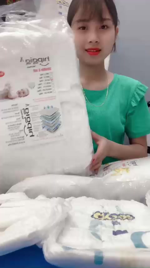 Shop bỉm vịt con Facebook ad: SALE SỐC HipgigA -100miếng MIỄN SHIP